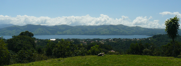 From Lot 4 is the great vista over the town of Nuevo Arenal to the lake and opposing mountains.